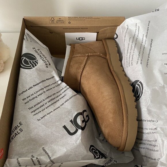 NEW IN BOX UGG classic ultra mini - Picture 3 of 6